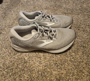 Brooks Women's Gray Running Shoes